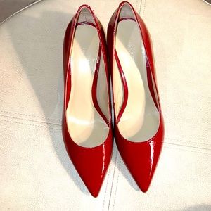 9 West leather heels. 6 1/2- 7 runs large. Great condition.